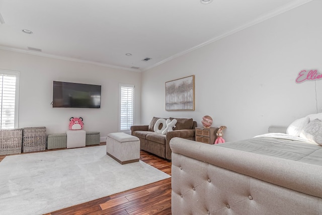 living room featuring recessed lighting, wood finished floors, visible vents, and crown molding