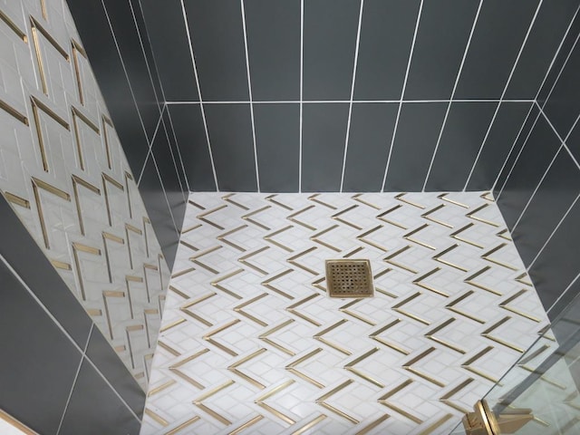 9811 E County Rd 108, Midland, TX 79706 - bathroom view of a tile shower
