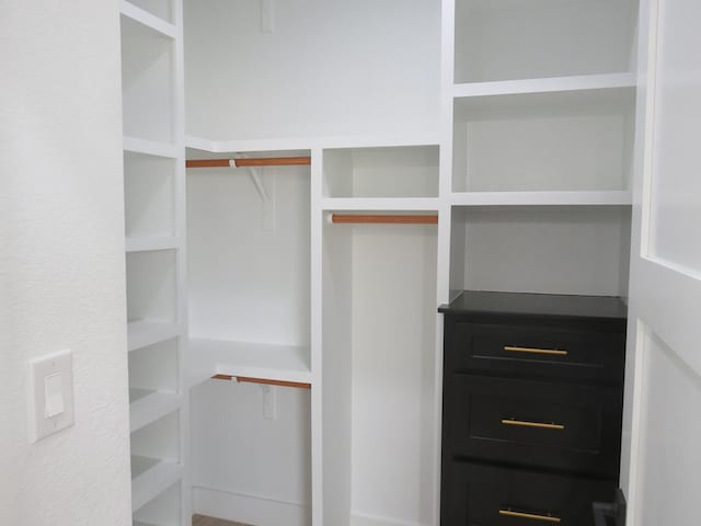 9811 E County Rd 108, Midland, TX 79706 - view of walk in closet