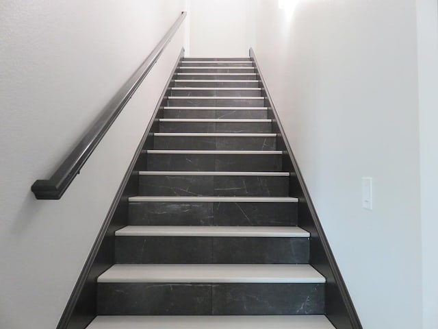 9811 E County Rd 108, Midland, TX 79706 - view of stairs
