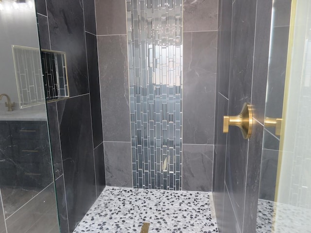 9811 E County Rd 108, Midland, TX 79706 - full bathroom featuring tiled shower