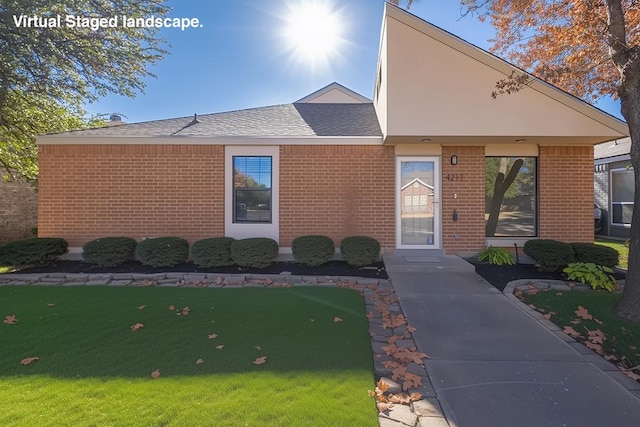 view of front of home featuring a front lawn