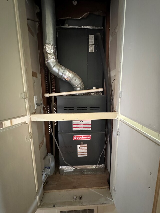 2100 42nd St, Snyder, TX 79549 - utility room featuring heating unit