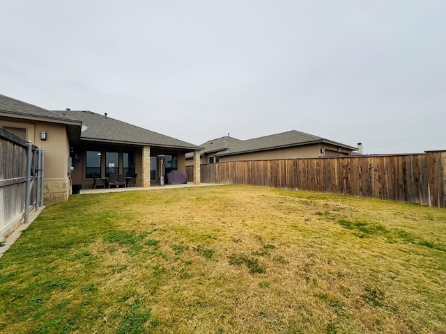 view of yard featuring a patio area