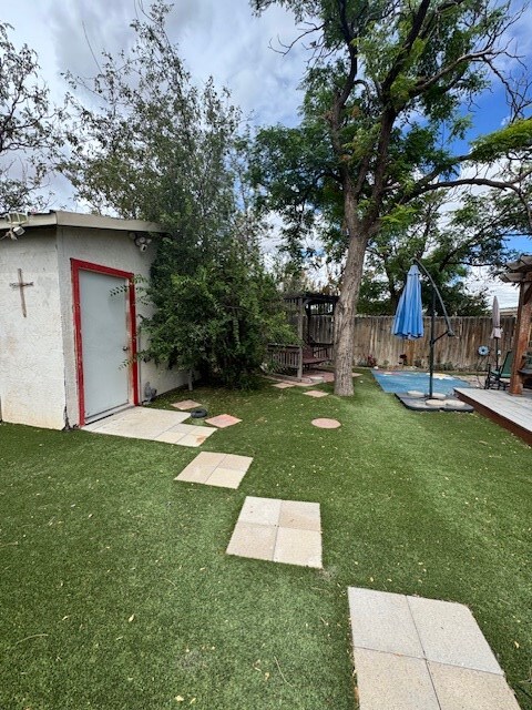 906 W 5th St, Fort Stockton, TX 79735 - fenced backyard featuring an outdoor structure