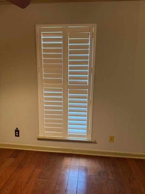 906 W 5th St, Fort Stockton, TX 79735 - detailed view of wood finished floors