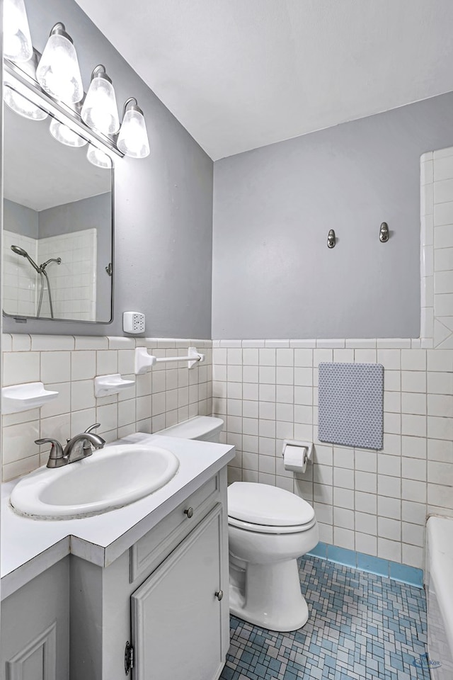 3404 W Michigan Ave, Midland, TX 79703 - full bath with tile walls, vanity, toilet, a bathtub, and a wainscoted wall