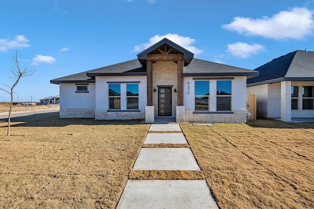 view of front of home featuring a front yard