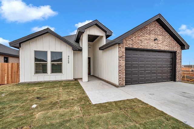 view of front of home featuring a garage and a front yard