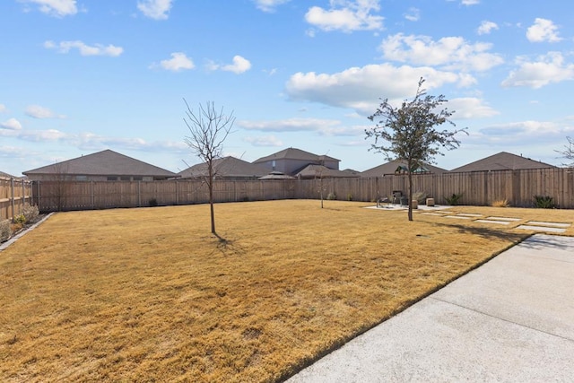 view of yard featuring a fenced backyard