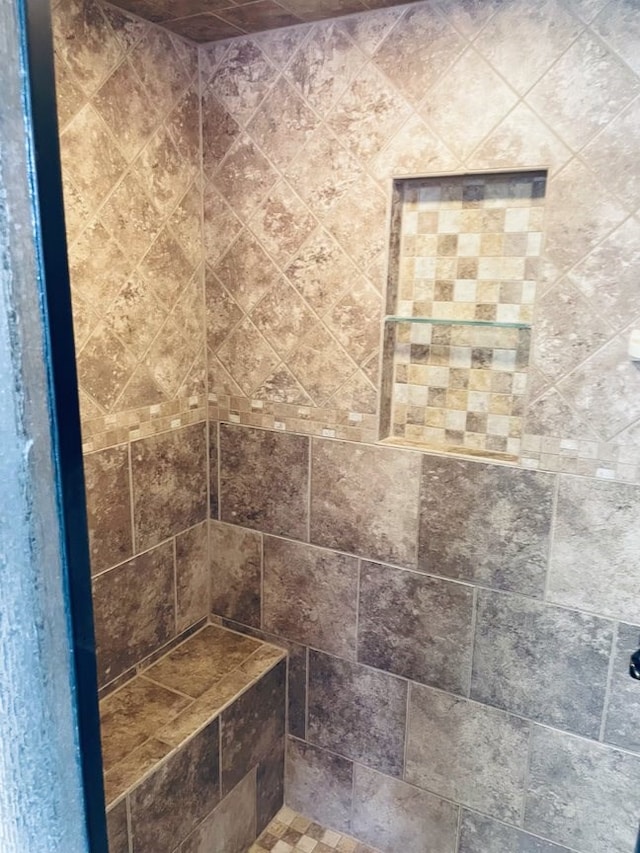 room details featuring a tile shower