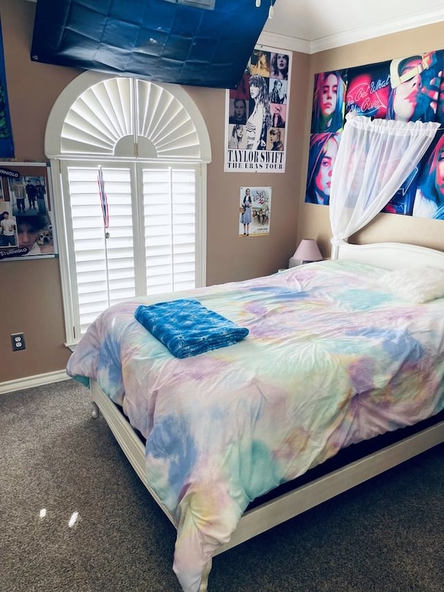 carpeted bedroom featuring baseboards and crown molding