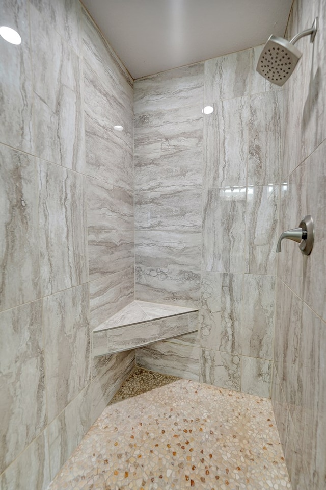 1901 College Ave, Midland, TX 79701 - bathroom with tiled shower