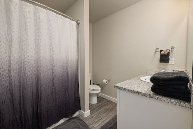 full bath with vanity, toilet, baseboards, curtained shower, and wood finished floors