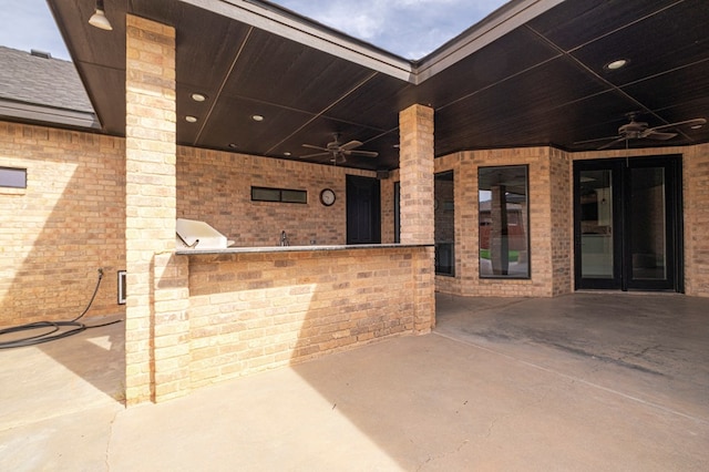 view of patio / terrace with ceiling fan and an outdoor kitchen