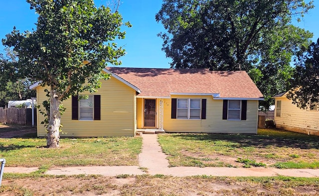 view of front of house with a front lawn