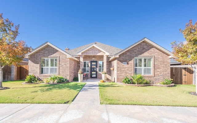 view of front of home featuring a front yard