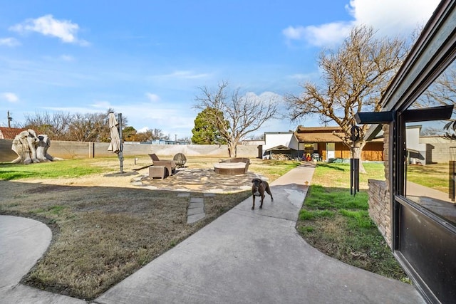 view of home's community featuring a lawn