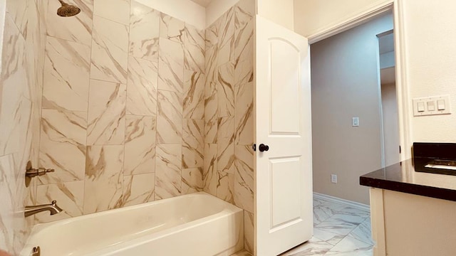 bathroom featuring tiled shower / bath combo