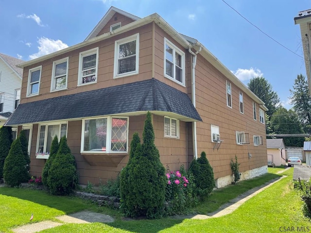1804 Somerset Ave, Windber, PA 15963 - view of side of property with a yard