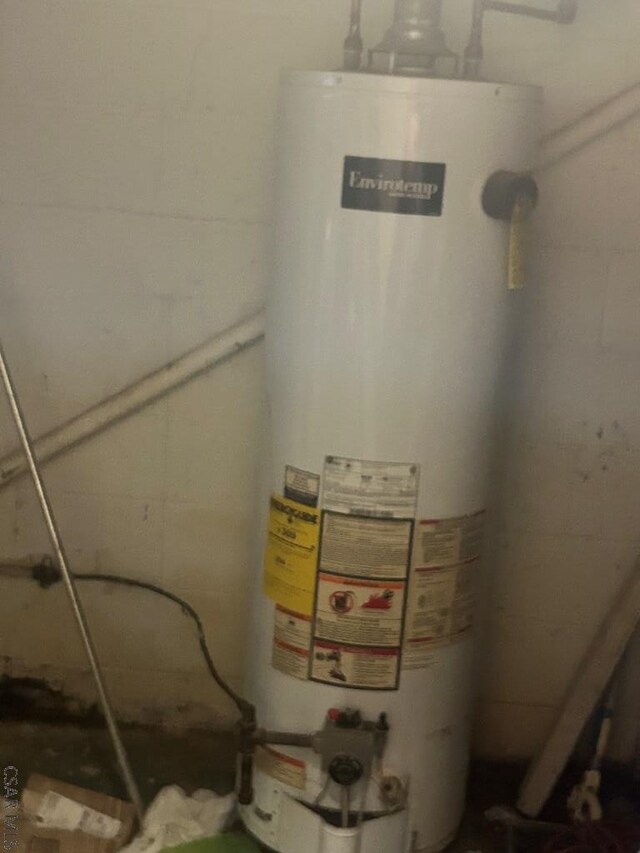 128 15th St, New Florence, PA 15944 - utilities featuring gas water heater