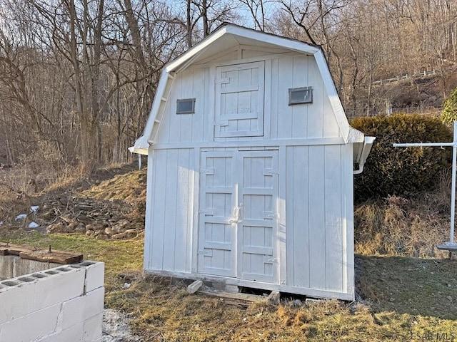 view of outbuilding