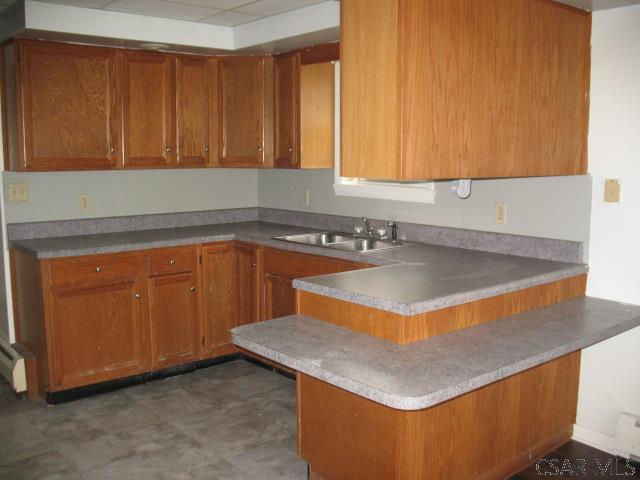 kitchen featuring sink and kitchen peninsula