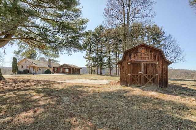 view of yard featuring an outbuilding and a barn