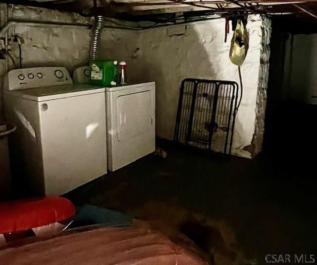 520 Highland Ave, Connellsville, PA 15425 - clothes washing area with washing machine and clothes dryer