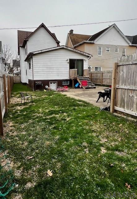 520 Highland Ave, Connellsville, PA 15425 - back of property with a patio and a yard