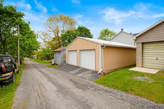 view of detached garage