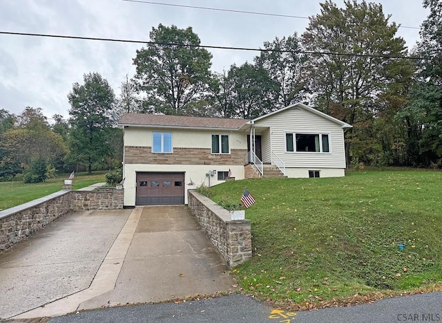 view of front facade featuring a garage and a front yard