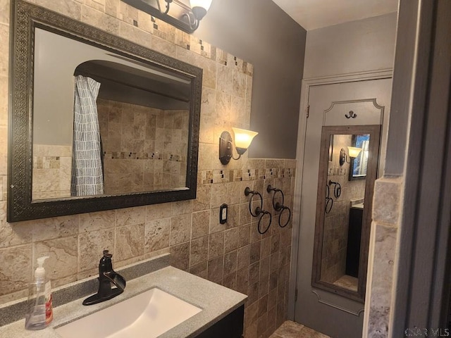 120 Northwood Ave, Johnstown, PA 15905 - full bathroom with tile walls and vanity