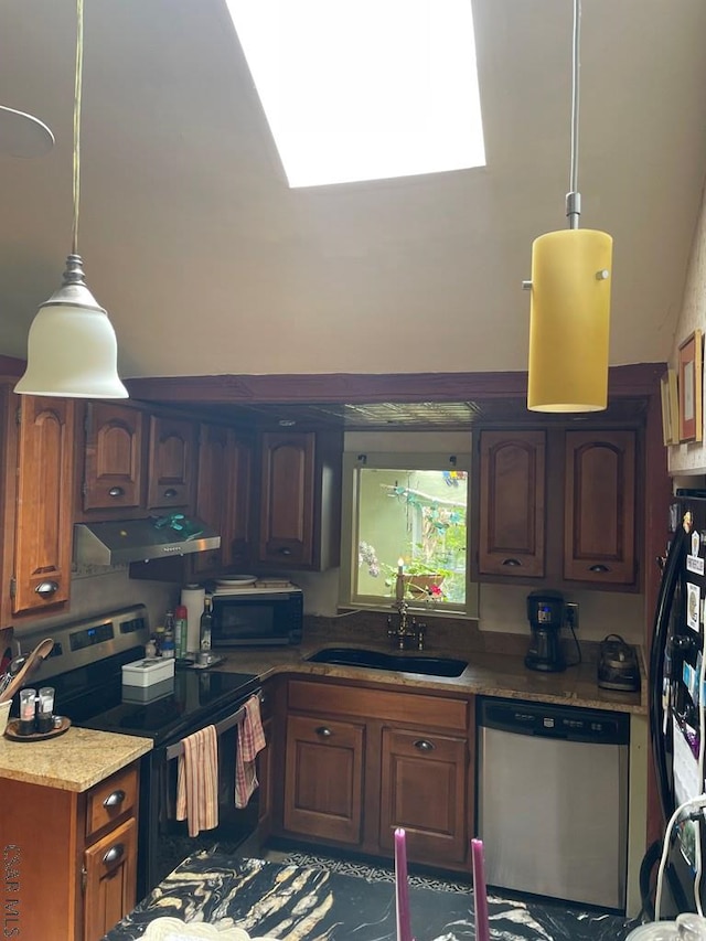 230 Trading Post Rd, Stoystown, PA 15563 - kitchen featuring appliances with stainless steel finishes, a sink, under cabinet range hood, and hanging light fixtures