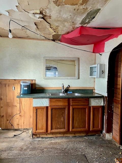 kitchen featuring sink