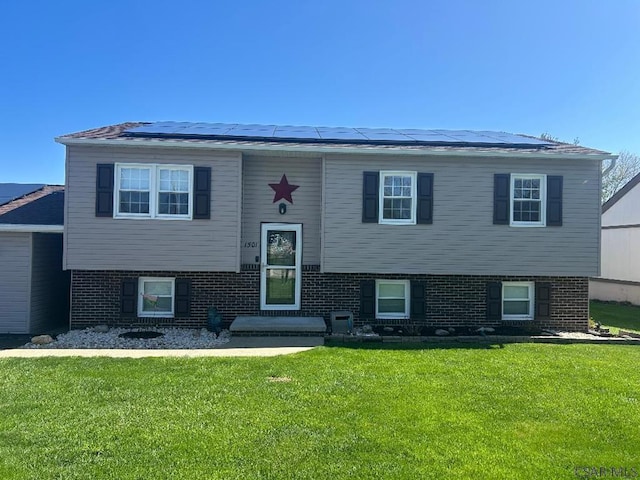 1501 Maplehurst Dr, Somerset, PA 15501 - raised ranch featuring brick siding, a front lawn, and solar panels