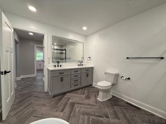2200 Dundee Ln, Johnstown, PA 15905 - full bath featuring baseboards, double vanity, toilet, and recessed lighting