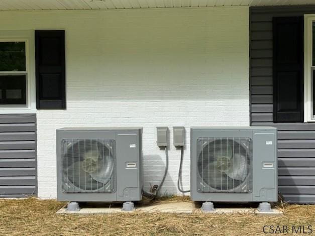 2200 Dundee Ln, Johnstown, PA 15905 - laundry area featuring a cooling unit