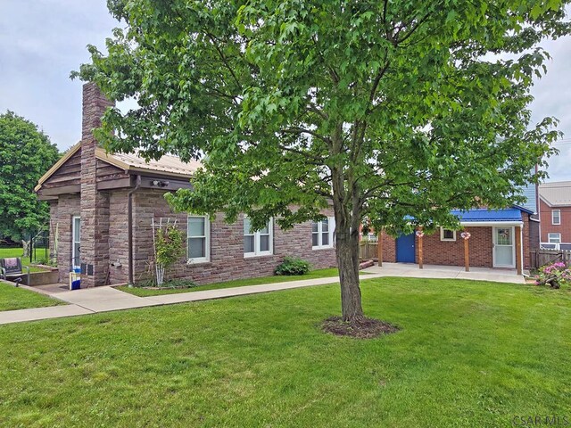 17 Grant St, Salisbury, PA 15558 - view of front facade with a chimney