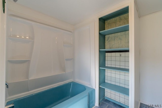 bathroom with tub / shower combination