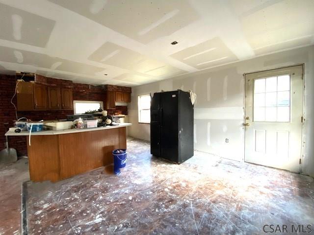 kitchen with a breakfast bar and kitchen peninsula