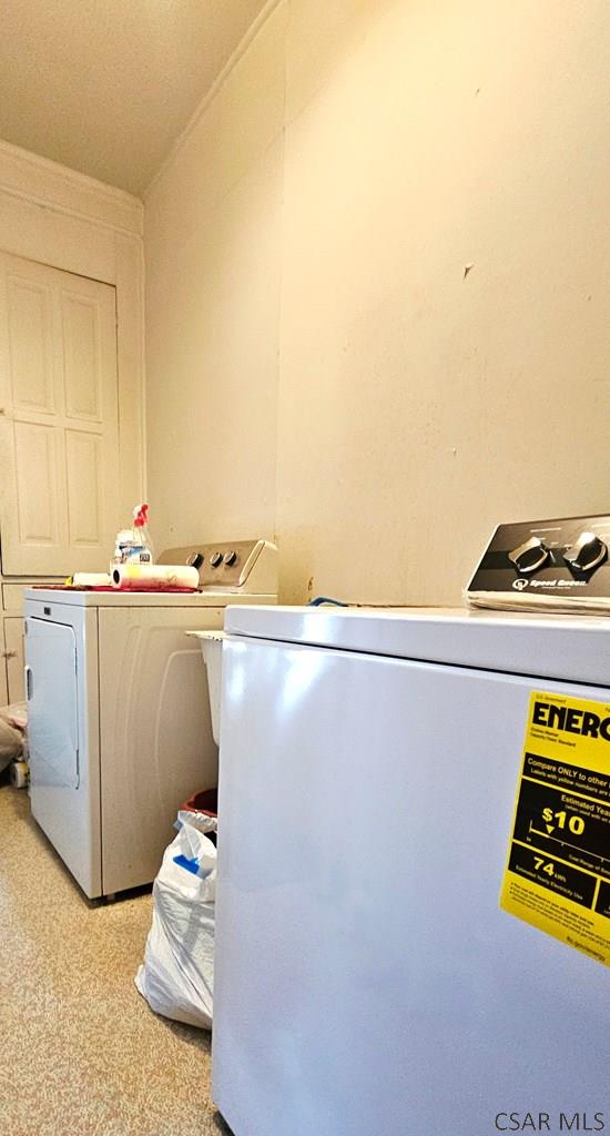 123 Venango St, Johnstown, PA 15905 - laundry area with washing machine and clothes dryer