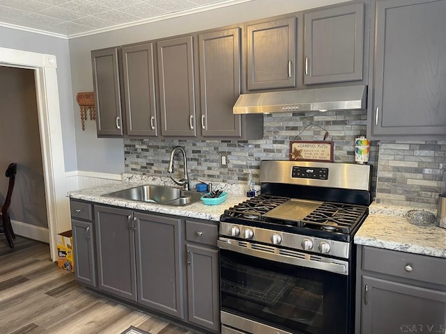 kitchen featuring sink, crown molding, gray cabinetry, light stone counters, and gas stove