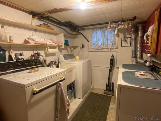 washroom with washing machine and clothes dryer