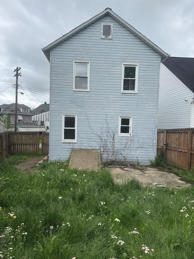 100 Cook St, Johnstown, PA 15906 - back of house with fence