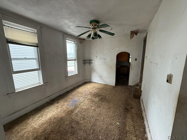 717-719 Messenger St, Johnstown, PA 15902 - spare room featuring arched walkways, ceiling fan, and a textured ceiling