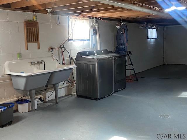 basement with washer and dryer