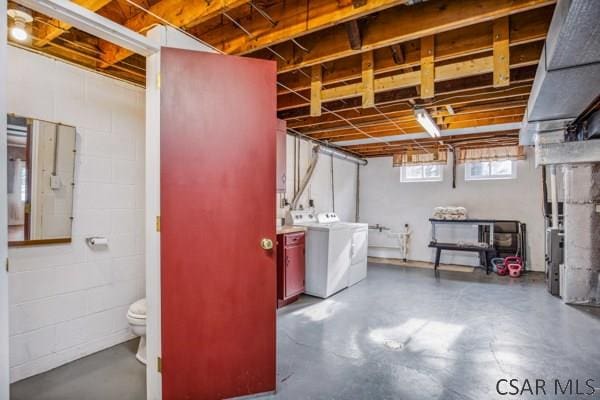 basement featuring washing machine and clothes dryer