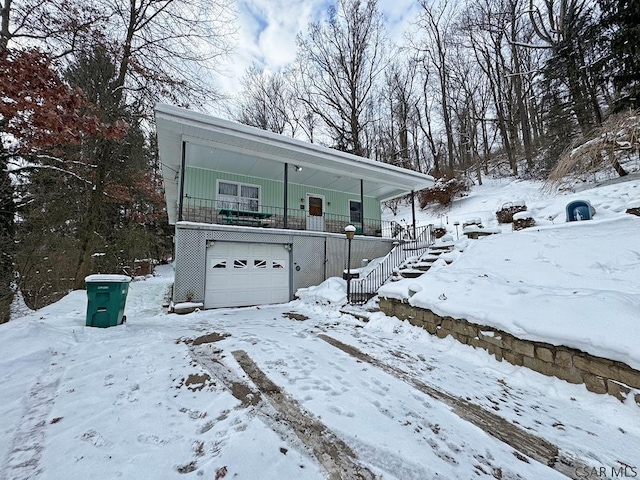 view of front of house with a porch and a garage