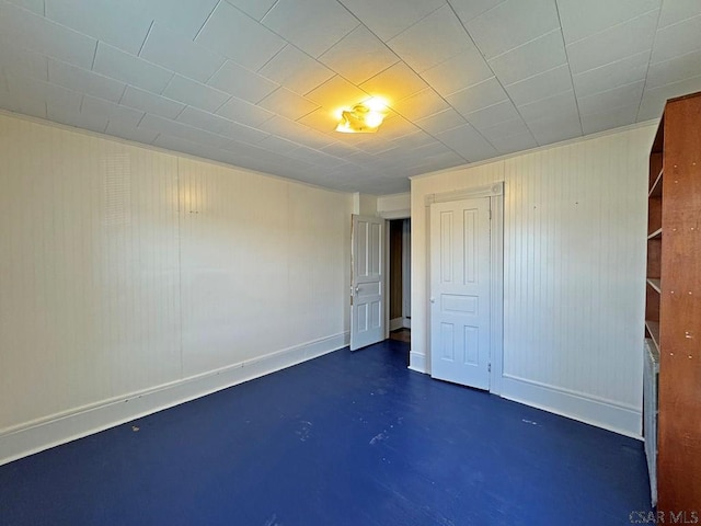 unfurnished bedroom featuring a closet, baseboards, and concrete flooring